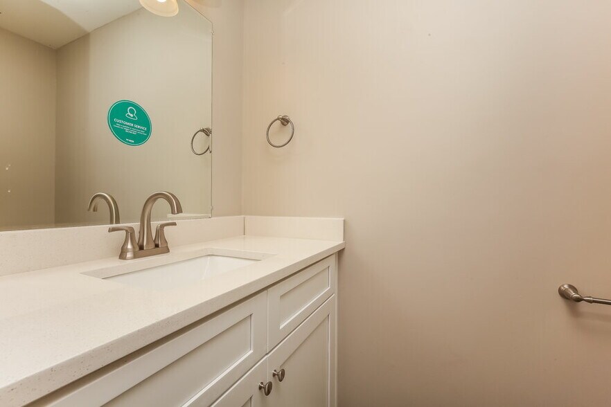 Building Photo - 5921 Belle Oaks Pl