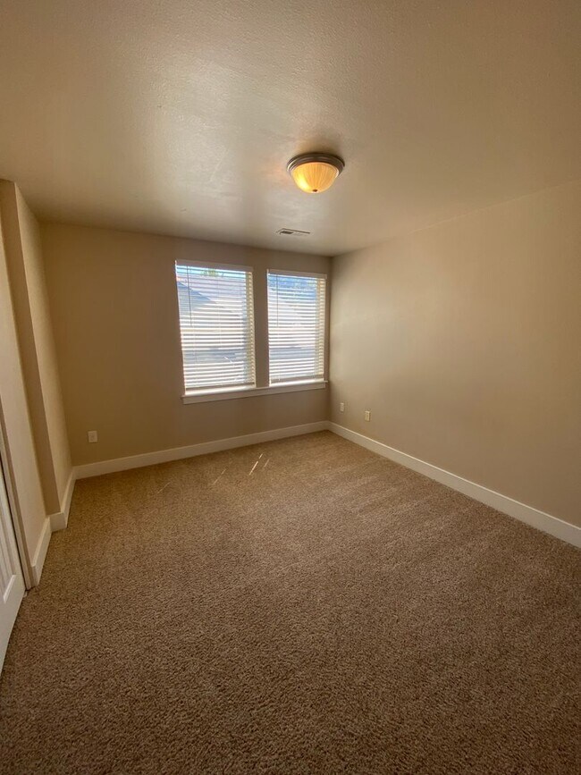 Building Photo - 9993 W Rosecroft Ct