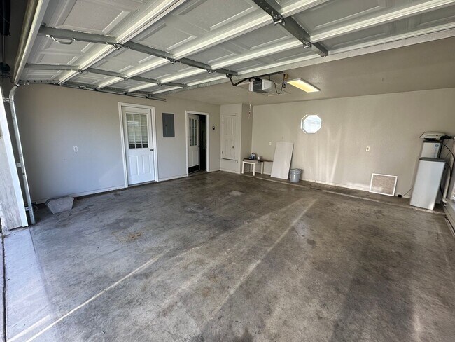 Building Photo - 3104 Valley Oaks Cir