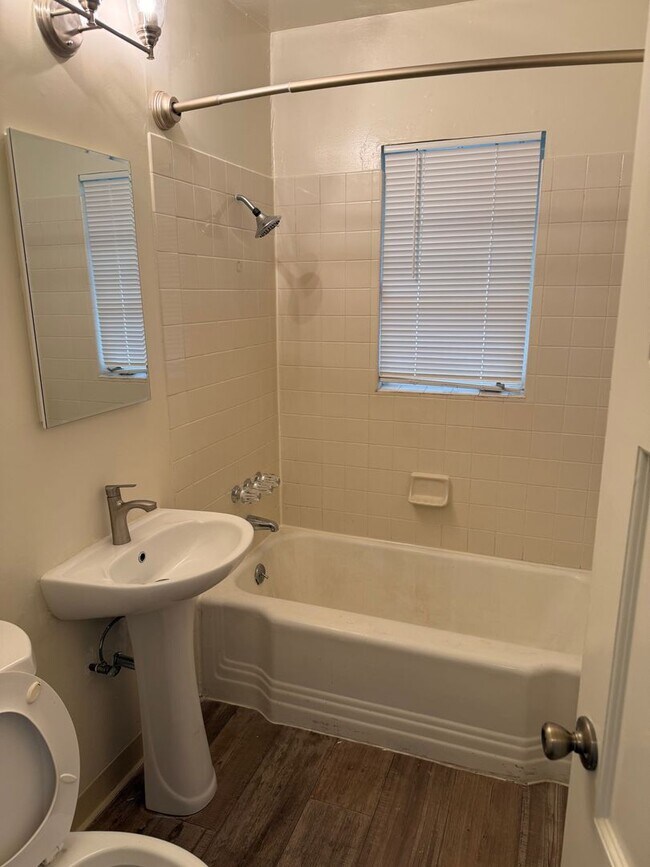 Building Photo - Updated Kitchen, Bathroom and Flooring in both! Great Location near Campus!