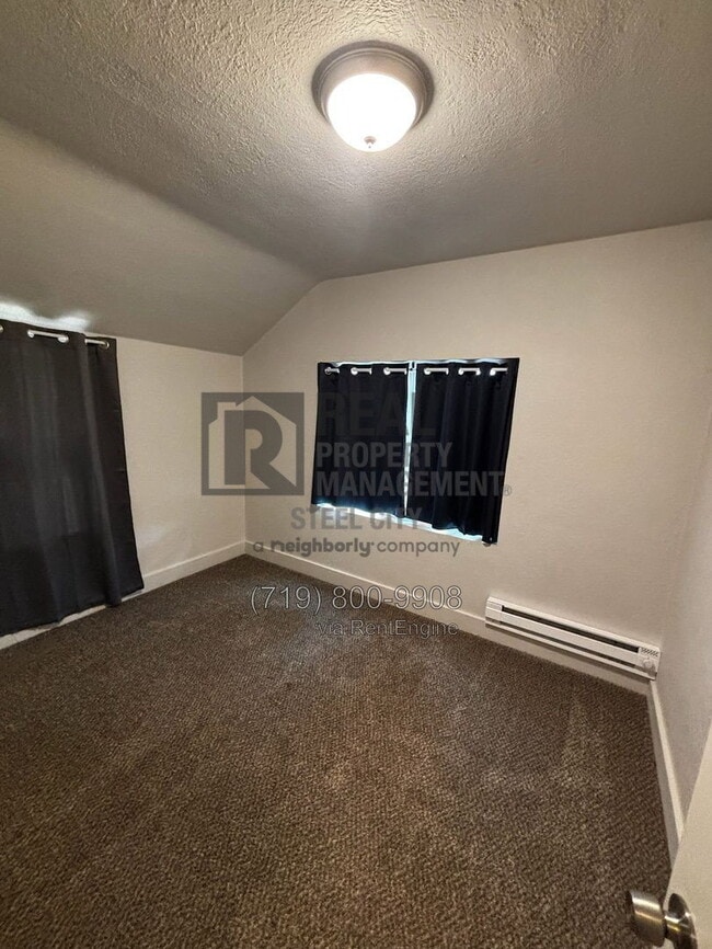 Building Photo - 1428 E Orman Ave