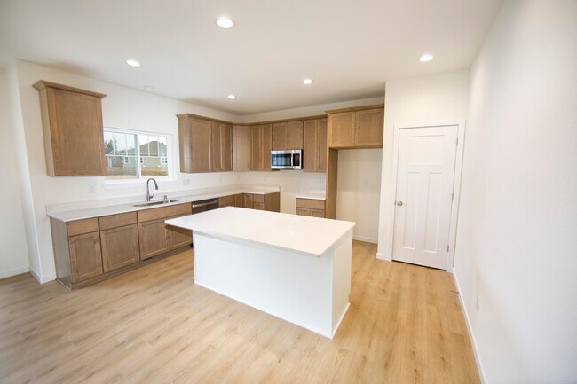 Building Photo - N116W7245 Oakmont Dr