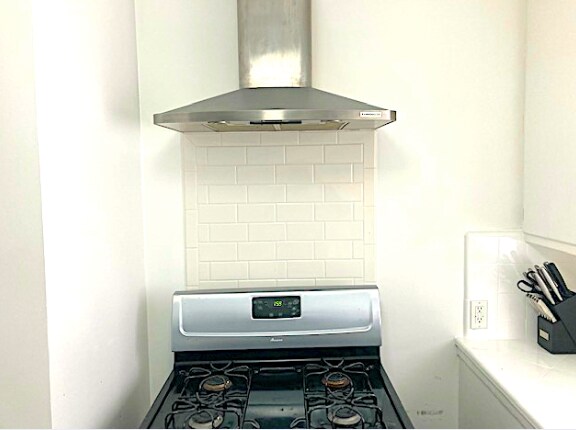 Building Photo - 916 N Sweetzer Ave