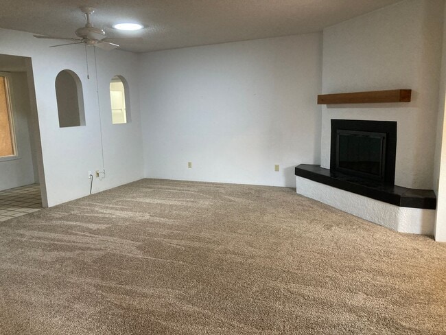 Building Photo - Northwest Townhouse