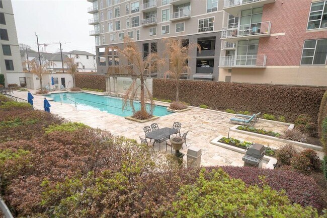 Building Photo - 1005 S Shepherd Dr