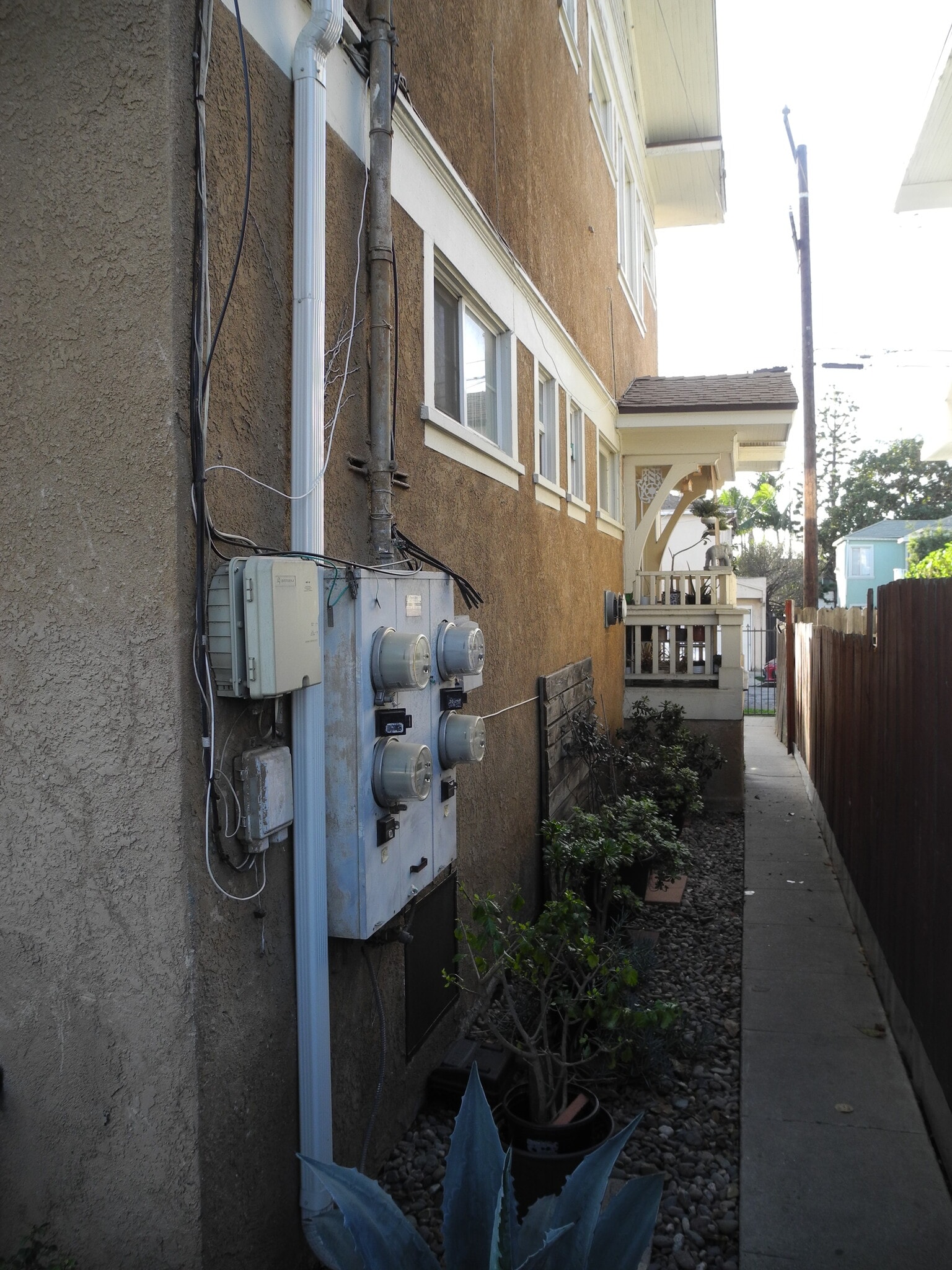 Building Photo - 1932 Henderson Ave