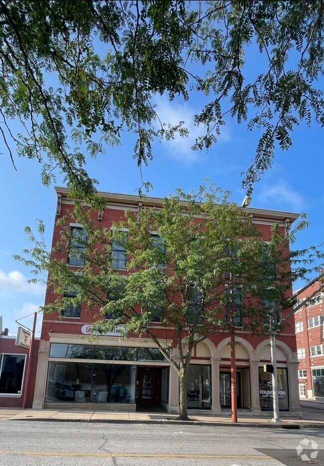 Building Photo - UPSCALE DOWNTOWN CONDO