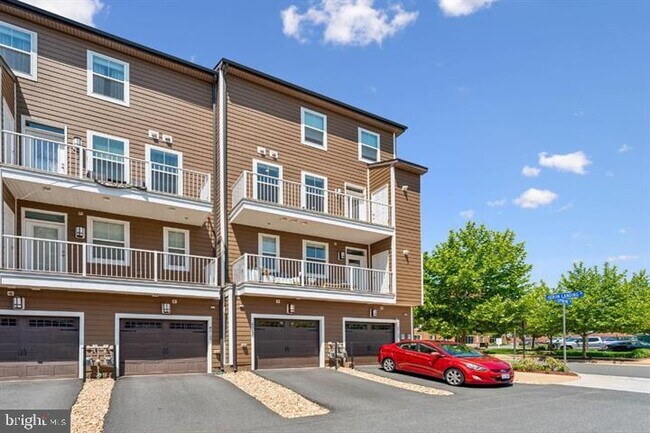 Building Photo - 45157 Kincora Dr