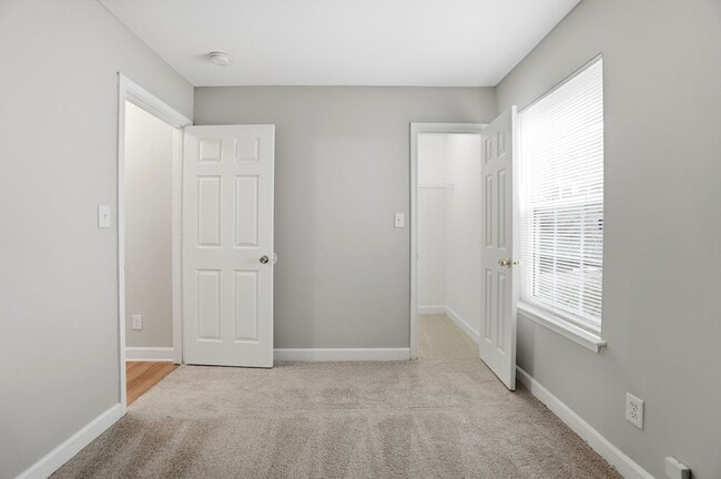 Building Photo - 3 bedroom single family home!