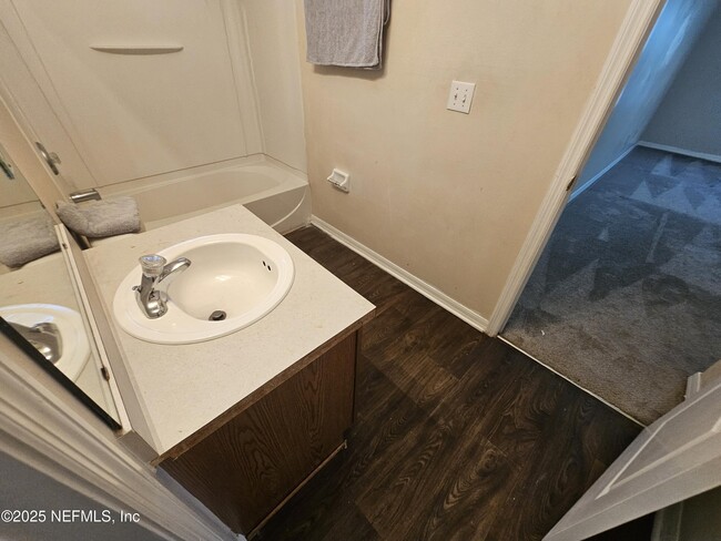 Building Photo - 10153 Carriage House Ct