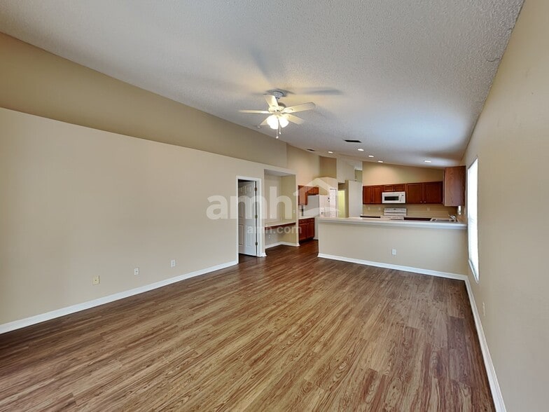 Building Photo - 1110 Bluegrass Dr