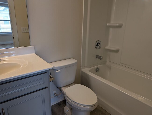 Building Photo - Georgeous townhome located in the Central ...