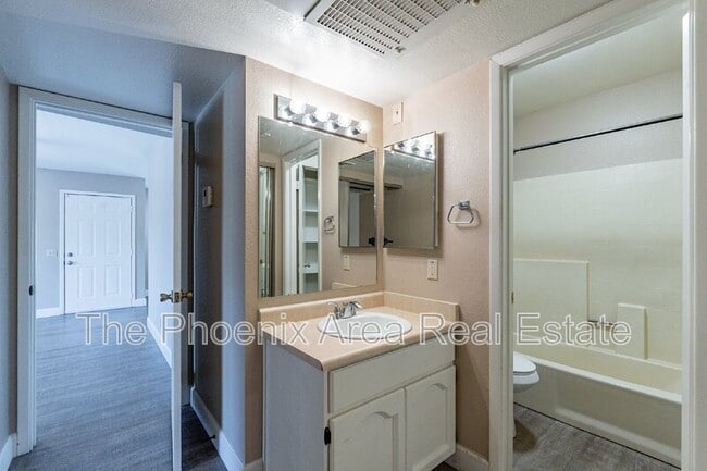 Building Photo - 16657 E Gunsight Dr