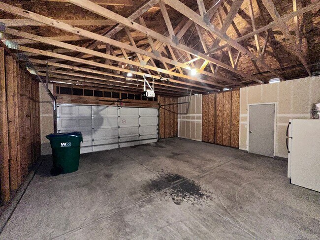 Building Photo - 10427 Chadwell Dr