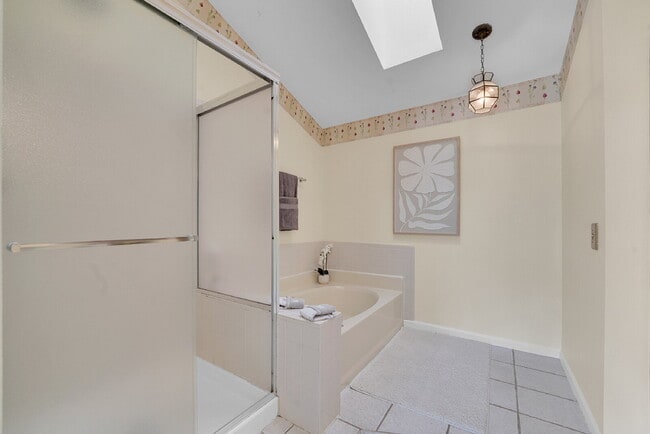 Building Photo - $3,095.00, 4-bed, 2.5-bath located in West...