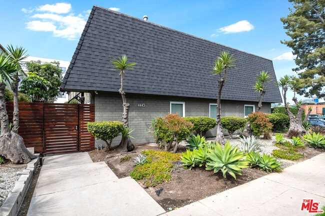 Building Photo - 4443 Saugus Ave