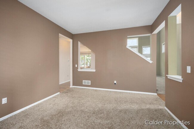 Building Photo - 5686 E Falling Leaf Dr SE