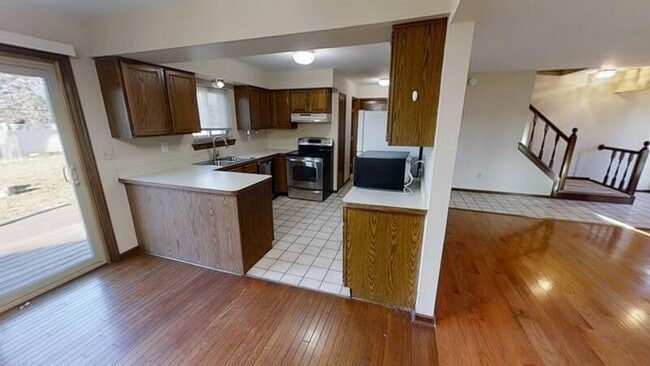 Building Photo - 2872 Elmwood Ave