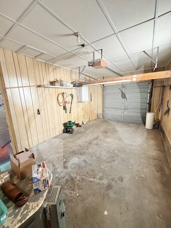 Building Photo - "Furnished 2-Bedroom Enid Retreat with Vintage Charm!"