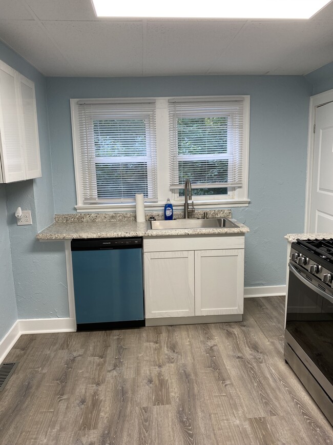 Kitchen - 1019 Tyler Ave