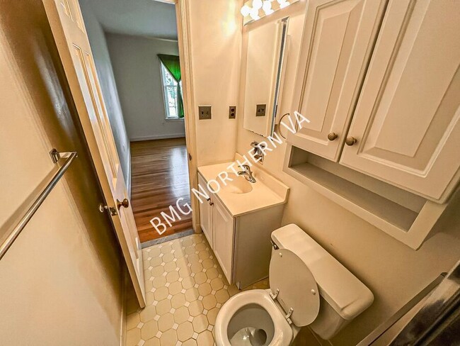 Building Photo - 1325 Lynnbrook Dr