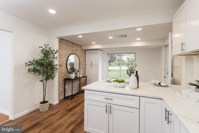 Building Photo - 16742 Ridge Rd