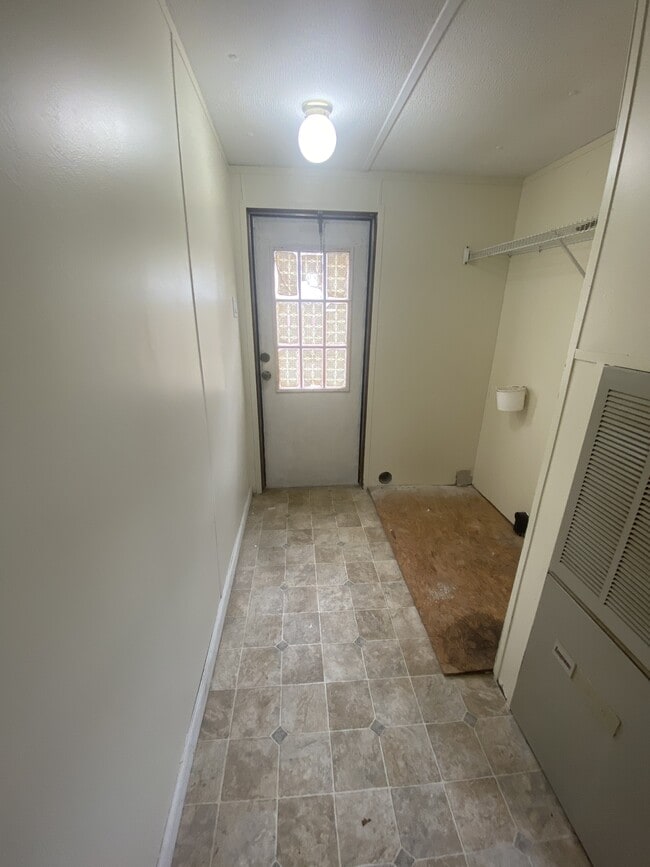 Building Photo - 90 Stowers Ln