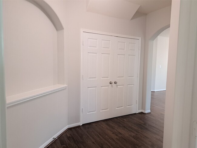 Building Photo - 26315 Fox Ridge Ln