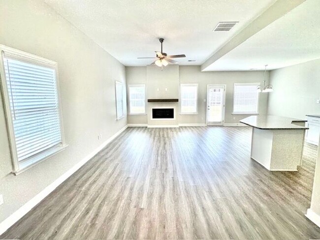 Building Photo - Now Leasing a 4-Bedroom 2.5 Bath Home in M...