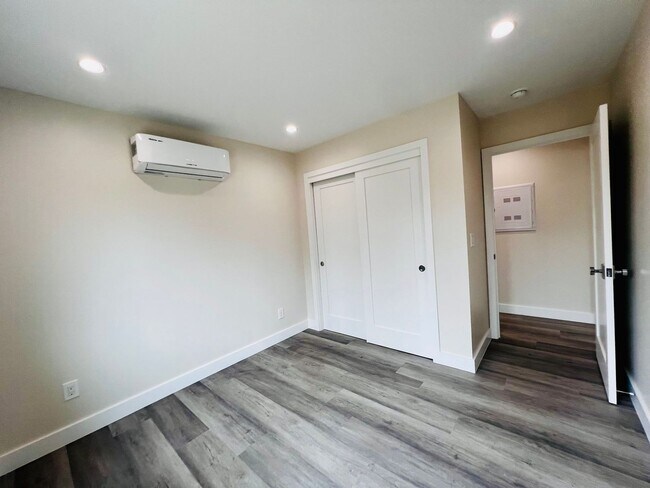 Building Photo - Brand New construction! 2 bed 1 bath,  Enj...