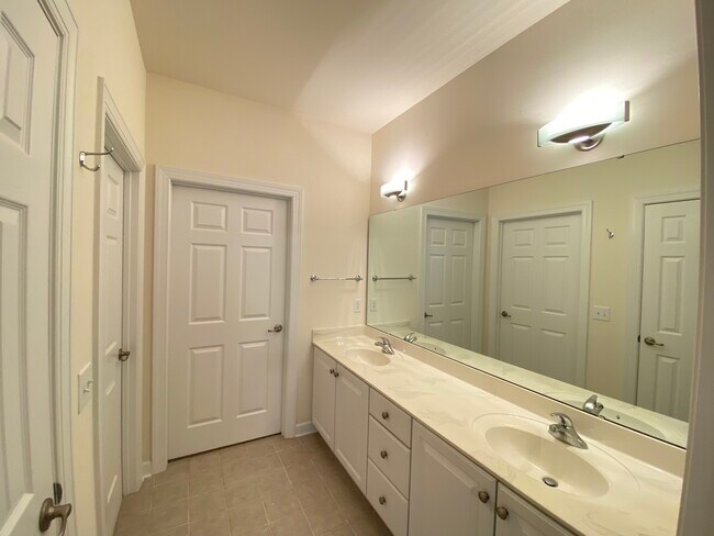 Building Photo - 4700 Ludwell Branch Ct
