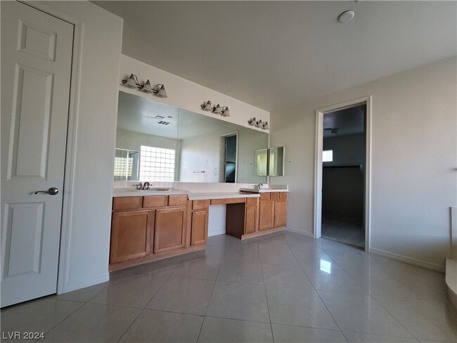 Building Photo - 7728 Villa De La Paz Ave