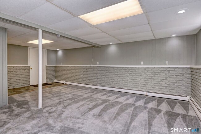 Building Photo - 68 Pond Hill Rd