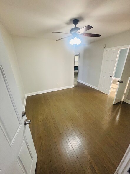 Building Photo - 6 W 111th Pl