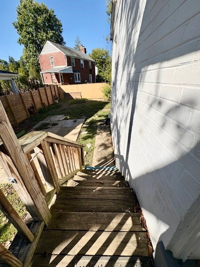 Building Photo - 4541 Fairfield Dr