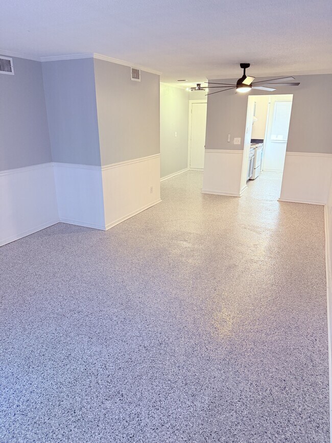 Building Photo - 6519 W Newberry Rd