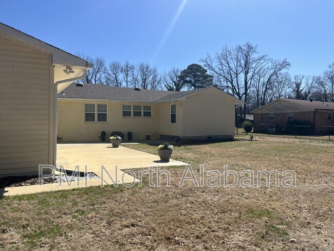Building Photo - 1711 Lydia Dr NW