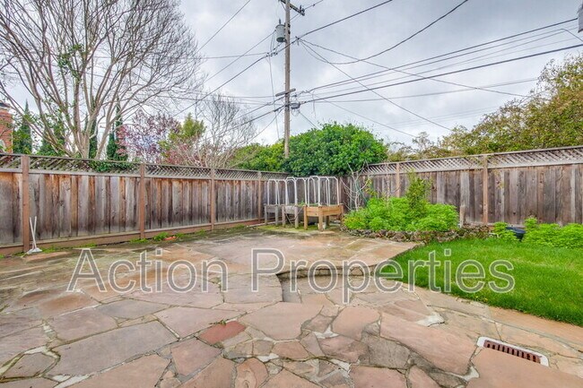 Building Photo - 1630 Alison Ave