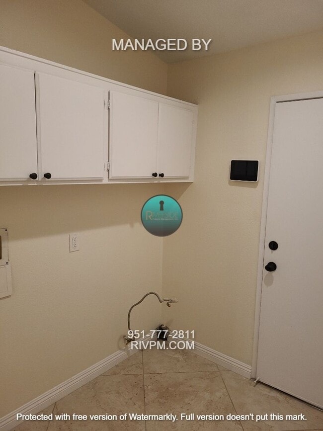 Building Photo - Beautiful home with great curb appeal!