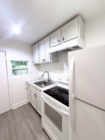 Building Photo - 2315 Carroll Pl