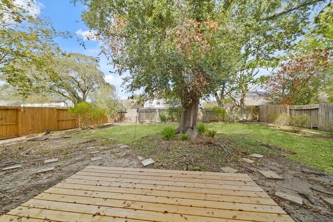 Building Photo - 21226 Park Willow Dr