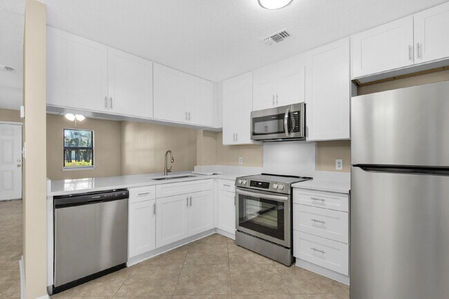 Building Photo - 696 Tyner St