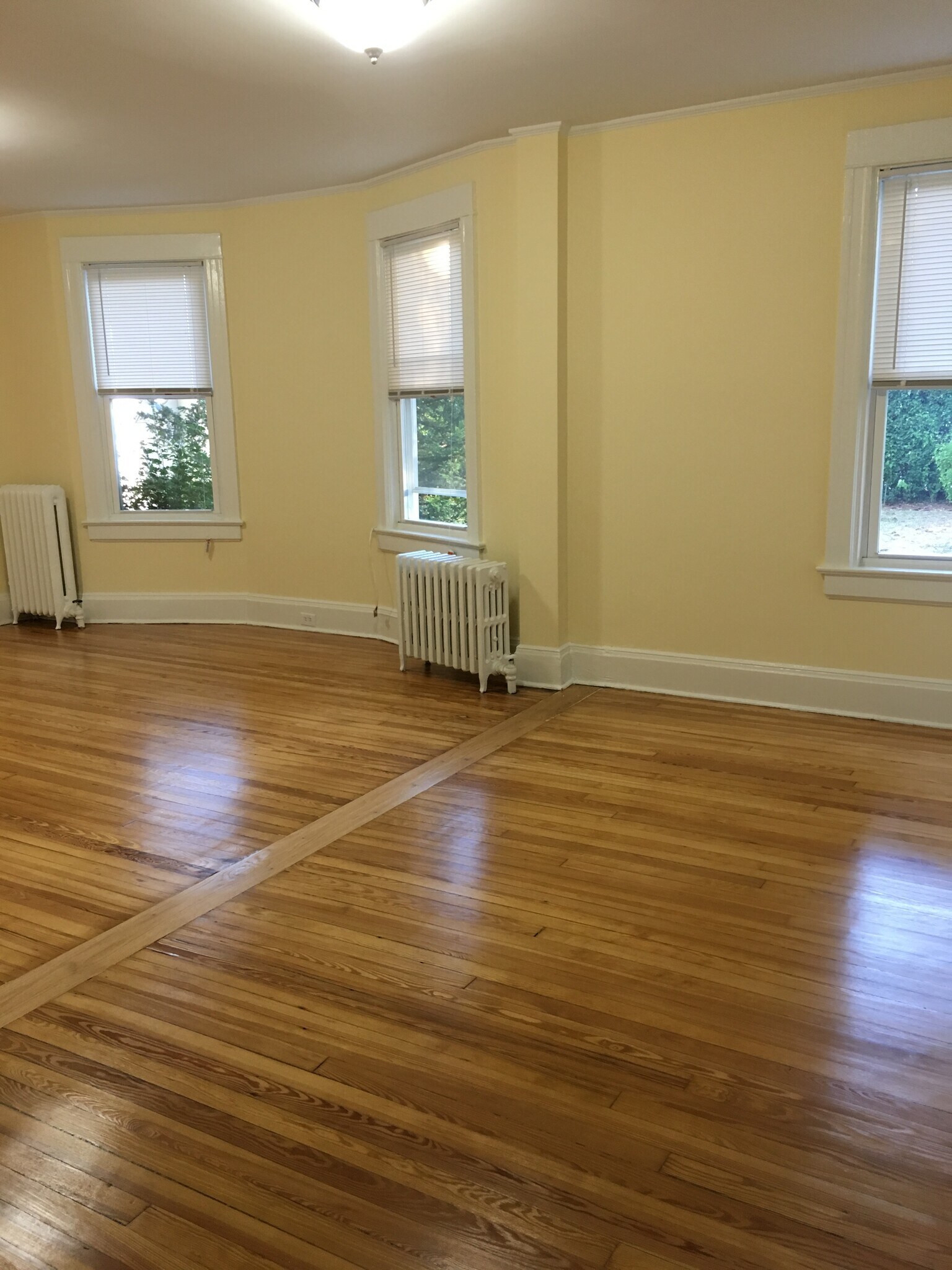 Building Photo - 648 Valley Ave