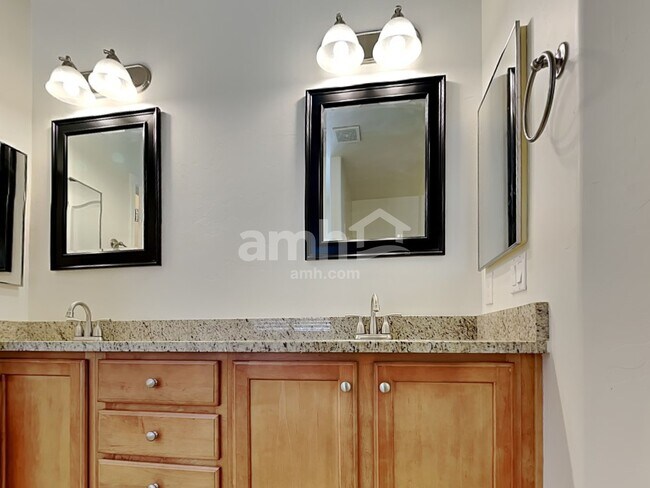 Building Photo - 6661 E Gehrig Ln