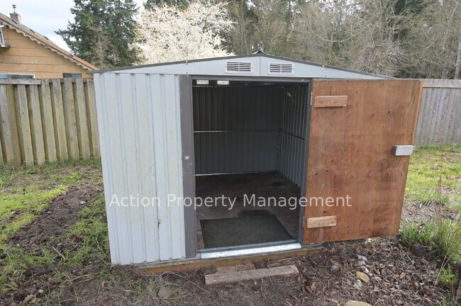 Building Photo - Updated Single-Level Home with Spacious Interior & Covered Parking