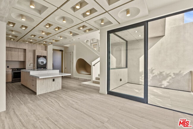 Building Photo - 1021 N Ogden Dr