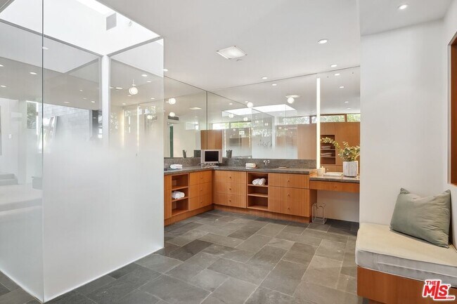 Building Photo - 2238 Stradella Rd