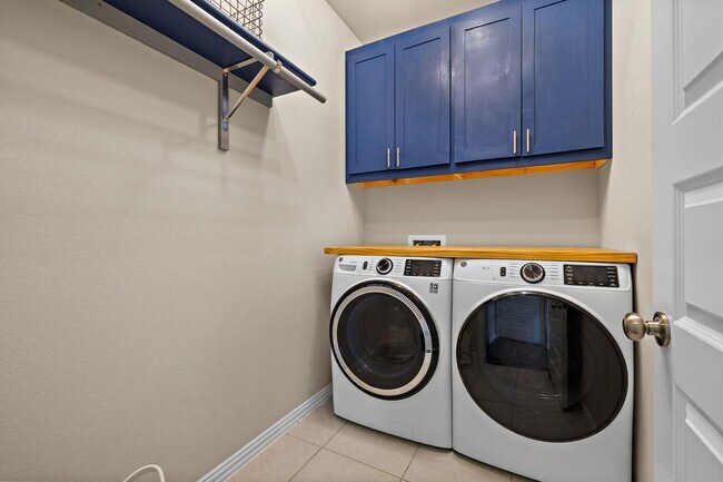 Building Photo - 3009 Diego Dr