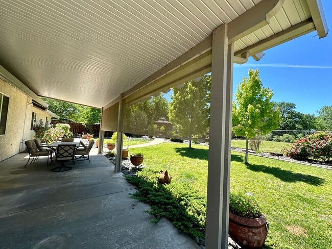 Building Photo - Beautiful well maintained home! Excellent ...