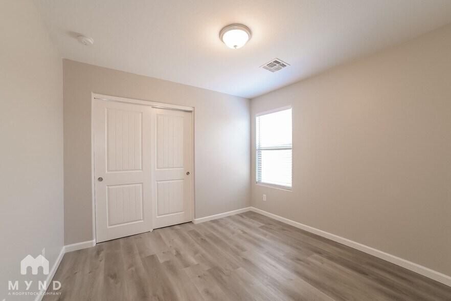 Building Photo - 3023 S 87th Dr